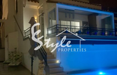 Resale - Villa - Orihuela-Costa - Villamartin