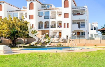 En venta apartamento en planta baja con vistas a la piscina y amplias terrazas en La Ciñuelica R11. 2312