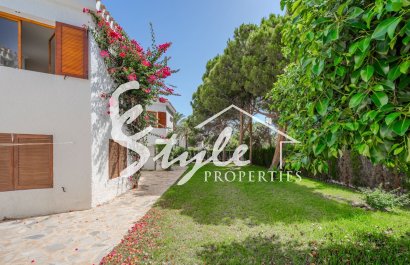 Resale - Villa - Cabo Roig
