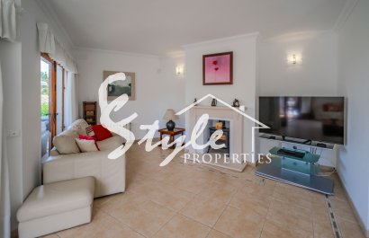 Resale - Villa - Cabo Roig