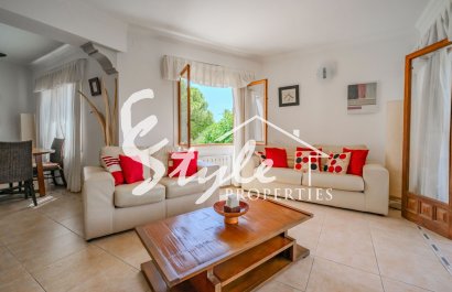 Resale - Villa - Cabo Roig