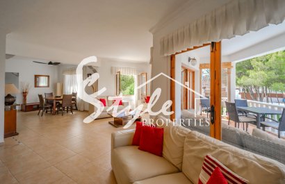 Resale - Villa - Cabo Roig