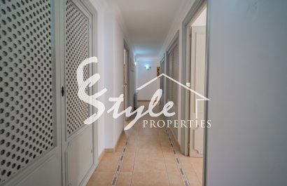 Resale - Villa - Cabo Roig