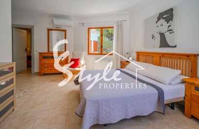 Resale - Villa - Cabo Roig