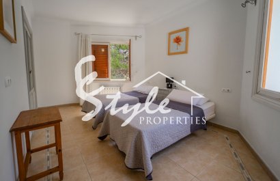 Resale - Villa - Cabo Roig