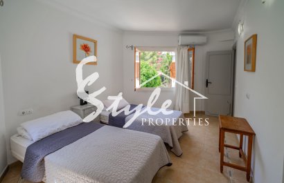 Resale - Villa - Cabo Roig