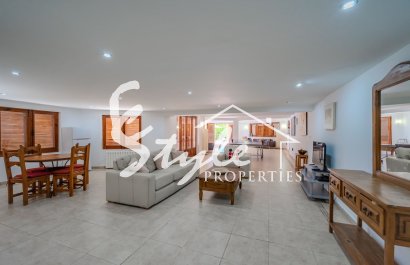 Resale - Villa - Cabo Roig