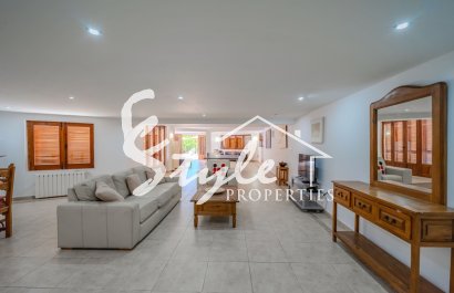 Resale - Villa - Cabo Roig