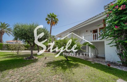 Resale - Villa - Cabo Roig