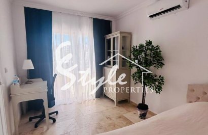 Resale - Villa - Orihuela-Costa - Villamartin