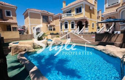 Resale - Villa - Orihuela-Costa - Villamartin