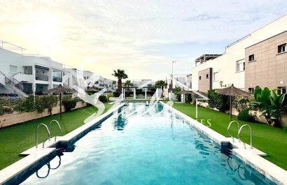 Resale - Apartament  - Torrevieja - Aguas Nuevas