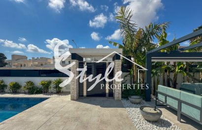 Resale - Villa - Orihuela-Costa - Villamartin
