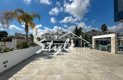 Resale - Villa - Orihuela-Costa - Villamartin