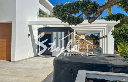 Resale - Villa - Orihuela-Costa - Villamartin