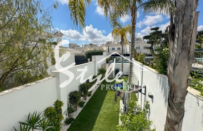 Resale - Villa - Orihuela-Costa - Villamartin