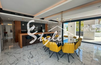 Resale - Villa - Orihuela-Costa - Villamartin