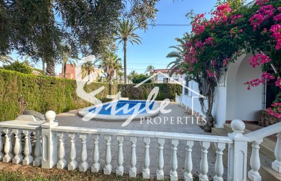 Resale - Villa - Cabo Roig