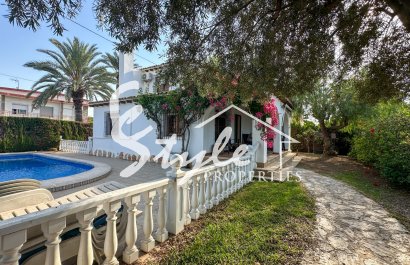 Resale - Villa - Cabo Roig