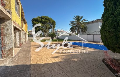 Resale - Villa - Cabo Roig