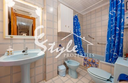 Resale - Apartament  - Torrevieja - Playa del Acequión