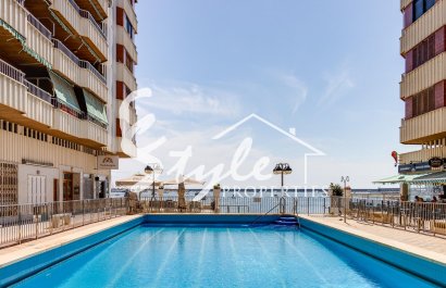 Resale - Apartament  - Torrevieja - Playa del Acequión