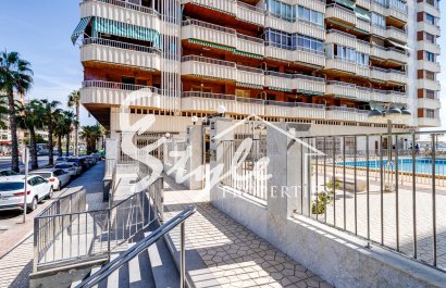 Resale - Apartament  - Torrevieja - Playa del Acequión