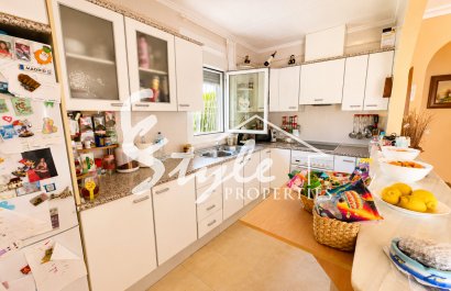 Resale - Villa - Torrevieja - La Siesta