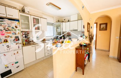 Resale - Villa - Torrevieja - La Siesta
