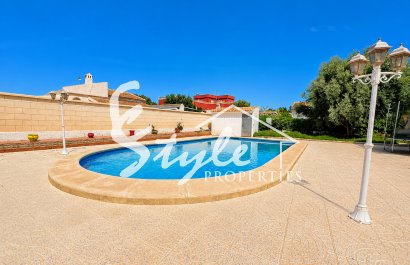 Resale - Villa - Torrevieja - La Siesta