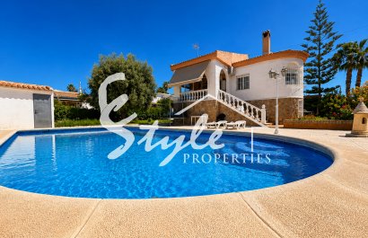 Resale - Villa - Torrevieja - La Siesta