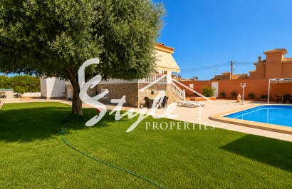 Resale - Villa - Torrevieja - La Siesta