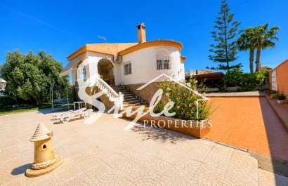 Resale - Villa - Torrevieja - La Siesta