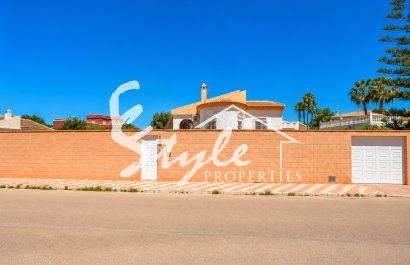 Resale - Villa - Torrevieja - La Siesta