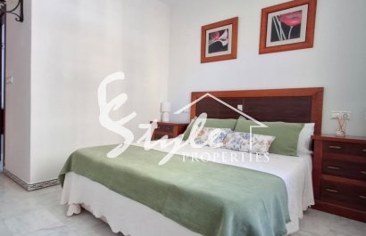 Resale - Apartament  - Torrevieja - Playa de los Locos