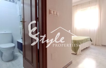 Resale - Apartament  - Torrevieja - Playa de los Locos