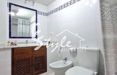 Resale - Apartament  - Torrevieja - Playa de los Locos