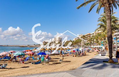 Resale - Apartament  - Torrevieja - Playa de los Locos
