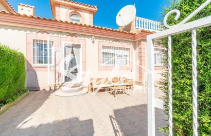 Resale - Villa - Orihuela-Costa - Punta Prima