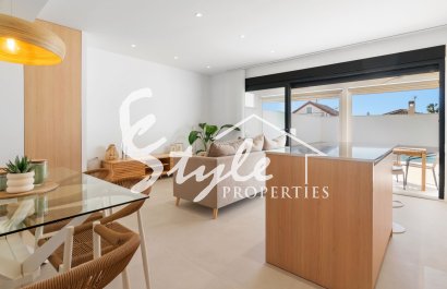 Chalet Independiente Reformado con Piscina Privada en Venta en El Chaparral, Torrevieja – Costa Blanca. ID1459