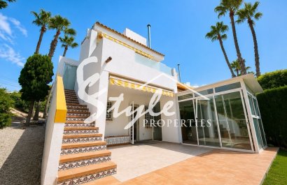 Villa en Primera Línea de Golf en Venta en Villamartín – 3 Dormitorios, 3 Baños y Vistas al Campo de Golf. ID 1460