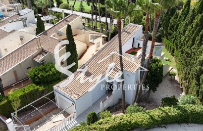 Villa en Primera Línea de Golf en Venta en Villamartín – 3 Dormitorios, 3 Baños y Vistas al Campo de Golf. ID 1460