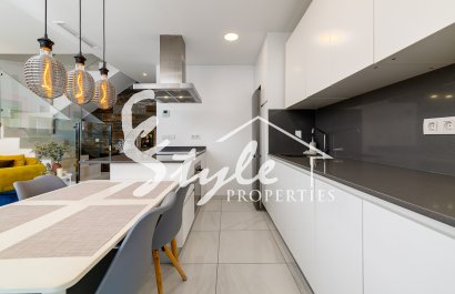 Resale - Townhouse / Terraced House - Villamartín - Las Filipinas