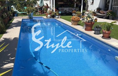 Resale - Villa - Torrevieja - La Siesta - El Salado -  Torreta