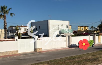 Resale - Villa - Torrevieja - La Siesta - El Salado -  Torreta