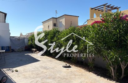 Resale - Villa - Torrevieja - La Siesta - El Salado -  Torreta