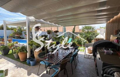 Resale - Villa - Torrevieja - La Siesta - El Salado -  Torreta