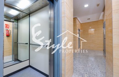 Resale - Apartament  - Torrevieja - Playa del Acequión
