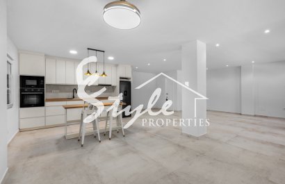 Resale - Apartament  - Torrevieja - Playa del Acequión