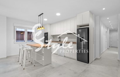 Resale - Apartament  - Torrevieja - Playa del Acequión